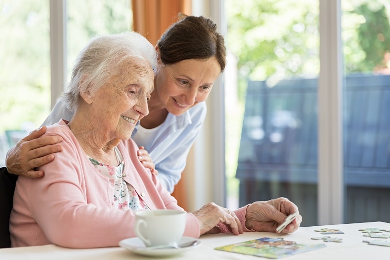Caring support for elderly residents with specialized dementia and memory care services